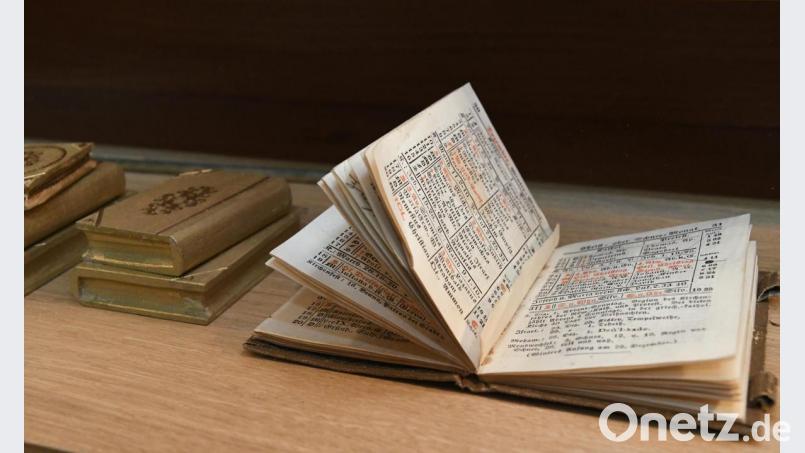 Buchkunst im Mini-Format - auch diese kleinen Kunstwerke gehören zum Krippen-Fundus. Bild: Petra Hartl