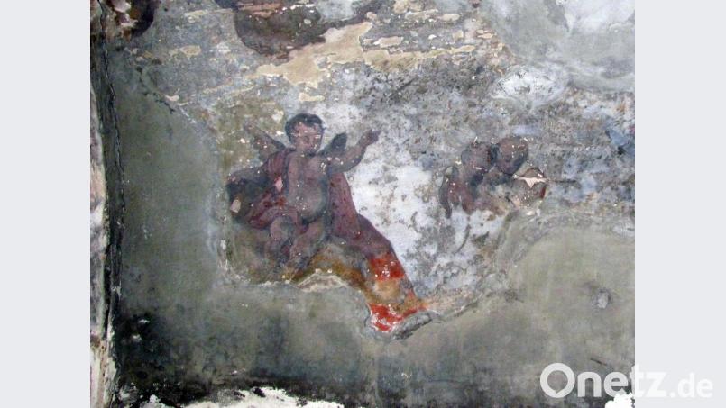 Von vielen Passanten oftmals unbeachtet - die Deckenmalerei-Reste in der Durchfahrt des Mähntores, die Wolfgang Neiser in seinem Aufsatz beschreibt. Bild: aub