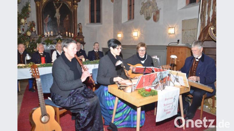 Der Oberpfälzer Weihnachtsabend der Birgländer in der St.-Peter-und-Paul-Kirche
in Neukirchen brachte dem Publikum die Geschichte der Heiligen Nacht auf angenehme Weise näher. Bild: mag