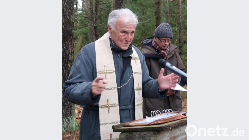 Pfarrer Joachim Kendzia fand bei seiner Ansprache kritische Worte. Bild: Hirsch