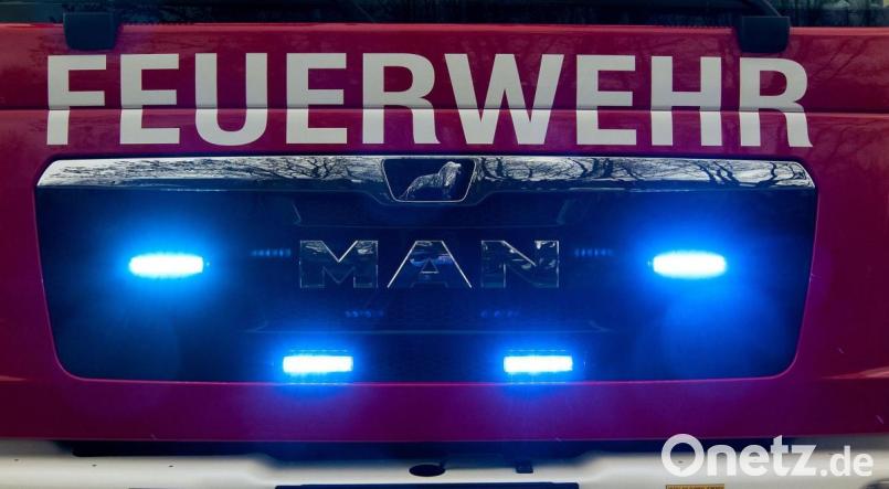 Einen Großeinsatz der Feuerwehr löste eine umgestoßene brennende Kerze aus. Symbolbild: Alexander Unger