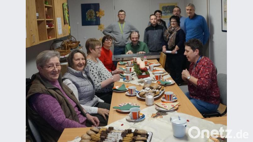 Vorstandschaft und Mitglieder des VdK besuchten das Dr.-Loew-Heim in der Kastlstraße und verbrachten mit den Bewohnern ein paar adventliche Stunden. Bild: weu
