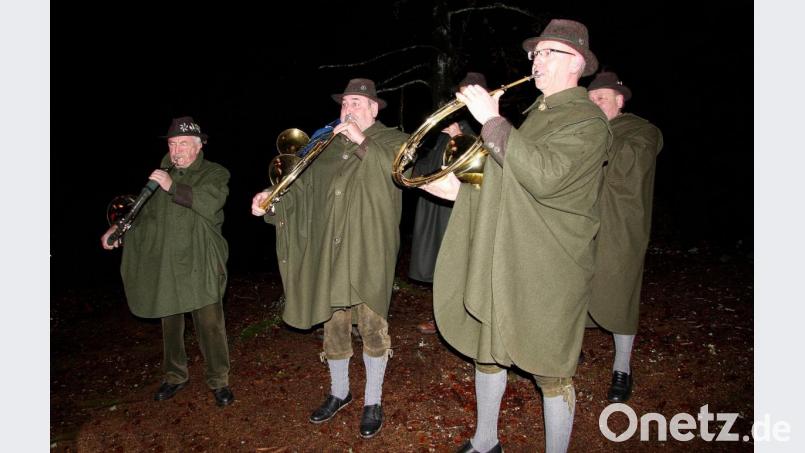 Für einen stimmungsvollen Ausklang sorgten die Waldhornbläser aus der Klosterstadt Waldsassen. Bild: wro