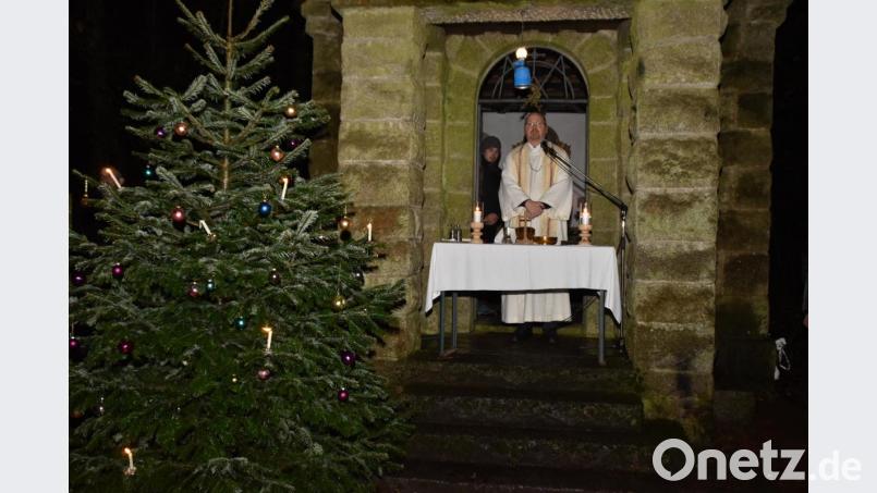 Dekan Johannes Lukas zelebriert die feierliche Mitternachtsmesse bei der Heiligen Staude. Bild: hcz