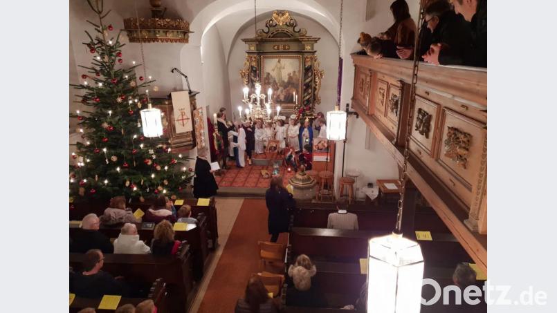 Sicht von der Empore auf das Geschehen beim Krippenspiel in der evangelischen Kirche. Bild: wlr