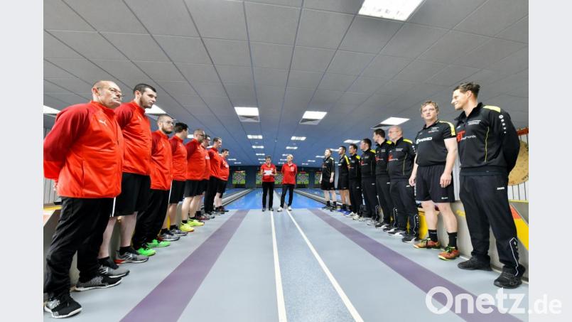 Bereits am 1. Spieltag der Kegel-Bundesliga treffen Aufsteiger Rot-Weiss Hirschau (links) und FEB Amberg im Derby aufeinander. Der Neuling siegt glatt 7:1. Bild: Ziegler