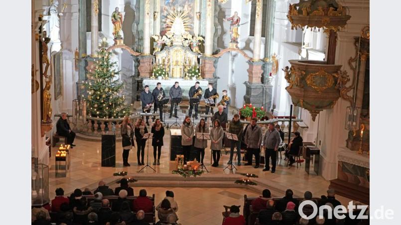 Den Abschluss bildet der &quot;Andachtsjodler&quot;, den alle Beteiligten der Fahrenberger Weihnacht intonieren. Bild: fvo