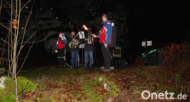 Die Natur-Kulisse im Naturpark Steinwald ist wie geschaffen, um gemeinsam mit der Bergwacht am Hackelstein die Waldweihnacht zu feiern. Bild: wro