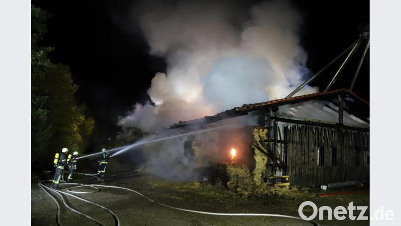 Eine Scheune in Rothenstadt wurde bei einer Brandserie stark beschädigt. Der Brandgeruch war kilometerweit wahrnehmbar. Bild: za