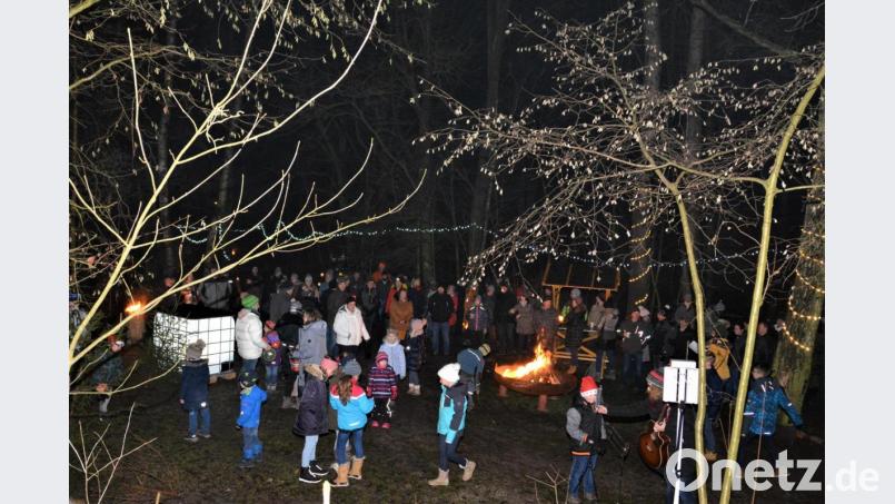 Eine stimmungsvolle Atmosphäre erwartete die vielen Besucher an der Waldhütte am Kalvarienberg Bild: fdl