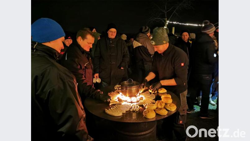 Ein Renner sind die Bratwürste vom Grill. Bild: gz