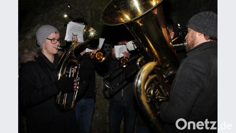 Eine Bläsergruppe sorgte für die passende Musik bei der Waldweihnacht Utzenhofen. Bild: aun
