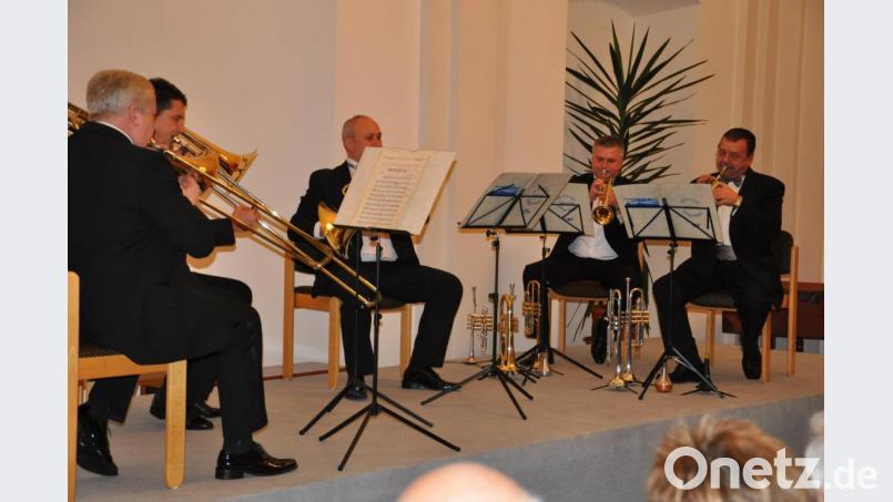 Die Prager Blechbläser gastieren am 1. Januar 2020 um 15 Uhr zum Neujahrskonzert im Fockenfelder Festsaal im Schloss. Das Ensemble feiert 40. Geburtstag und wollte unbedingt nochmals in Fockenfeld auftreten. Der Eintritt ist wie immer frei, um Spenden wird gebeten. Mit dem weltberühmten Ensemble geht Fockenfeld in seine letzte Etappe als Spätberufenenschule. Bild: jr