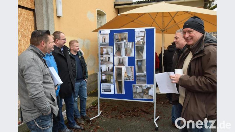 Die Bilder vom Inneren des Bahnhofs sind von großem Interesse. Rundgänge durch das Haus hatte die Stadt abgelehnt. Bild: fz