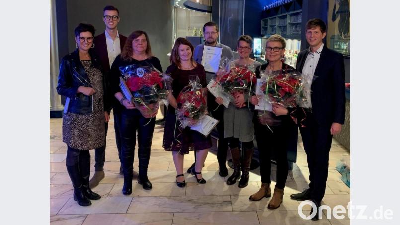 Jubilarehrung bei der Destillerie Dr. Rauch GmbH: Im Bild von links nach rechts Jacqueline Rauch, Marius Rauch, Debby Lippold, Ulrike Perschke, Martin Beithner, Tanja Müller, Barbara Seibt, Dr. André Rauch. Bild: exb