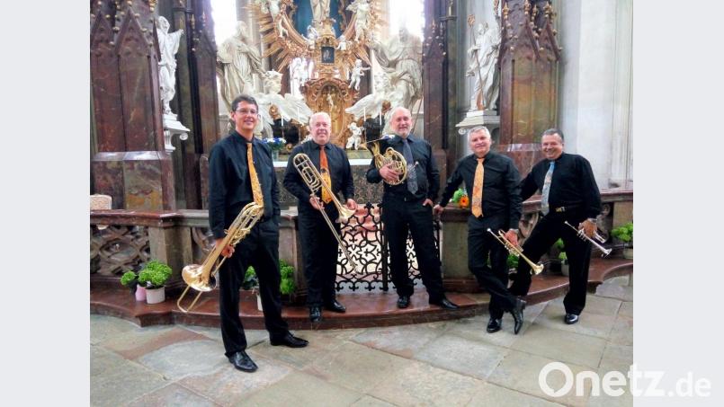 Die Prager Blechbläser gastieren am 1. Januar 2020 um 15 Uhr zum Neujahrskonzert im Fockenfelder Festsaal im Schloss. Das Ensemble feiert 40. Geburtstag und wollte unbedingt nochmals in Fockenfeld auftreten. Der Eintritt ist wie immer frei, um Spenden wird gebeten. Mit dem weltberühmten Ensemble geht Fockenfeld in seine letzte Etappe als Spätberufenenschule. Bild: Picasa