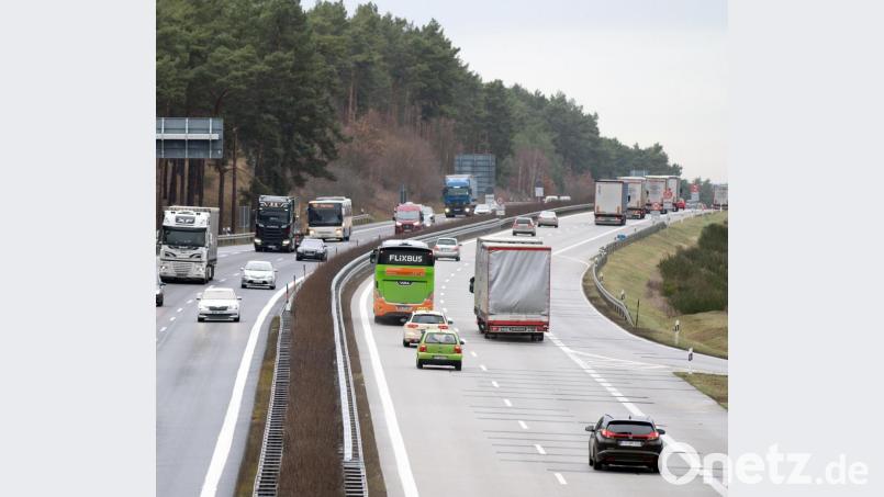 Im Fernbus durch Deutschland. Über Weihnachten nutzten vermehrt illegale Migranten diese Möglichkeit Symbolbild: Soeren Stache