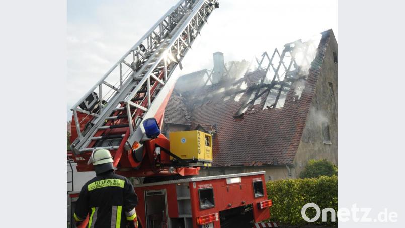 Bauernhof-Brand im Mai in Gronatshof (Gemeinde Birgland)Von oben bekämpften die Feuerwehrleute die Flammen. Bild: gf