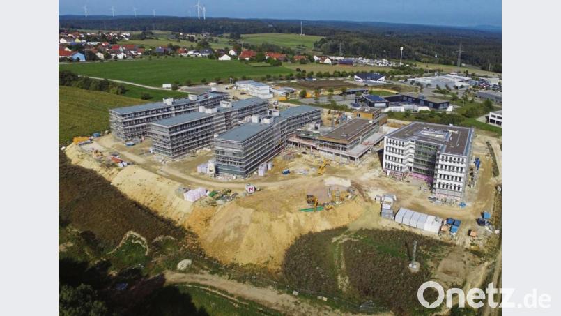 Hier entsteht der neue Sitz der Grammer AG: Das Unternehmen verlegt seinen Standort von Amberg ins Gewerbegebiet nach Ursensollen. Bild: Grammer AG