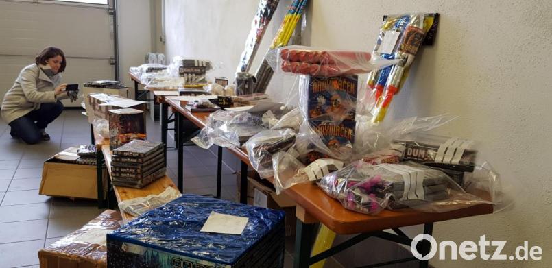 Diese illegalen Feuerwerkskörper beschlagnahmte die Bundespolizei Waidhaus allein in den vergangenen zwei Wochen. Sie bringen insgesamt über 100 Kilogramm auf die Waage. Bild: jak