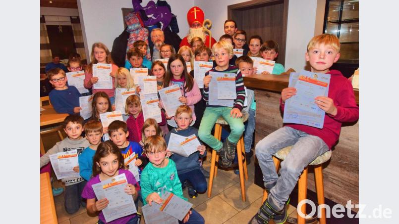 Der Nachwuchs freute sich über das Sportabzeichen für Kinder. Bild: no