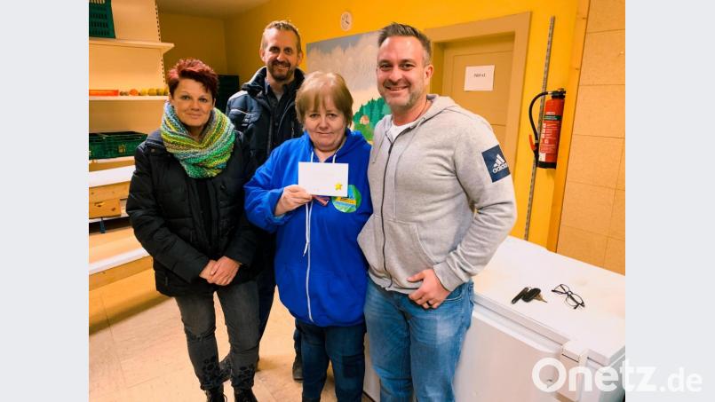 Bei der Spendenübergabe: (von links) die SPD-Stadtratskandidaten Claudia Peter und Michael Huhn, Monika Sebald, die Leiterin des Bürgerladens, und SPD-Bürgermeisterkandidat Michael Tiefel. Bild: myd