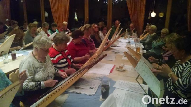 Mit großartigem Elan sind die Musiker bei jedem Auftritt bei der Sache. Sie spielen sowohl als Orchester als auch in Kleingruppen und Spielkreisen. Bild: kwl