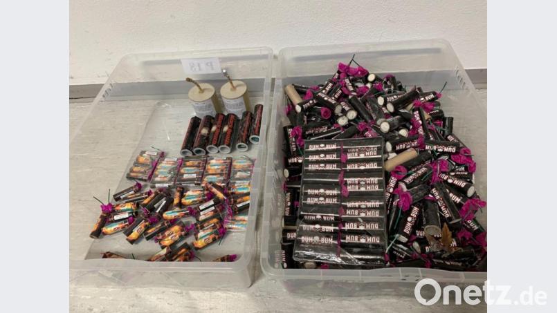 Dieses Sortiment an Feuerwerkskörpern stellte die Bundespolizei bei Schönsee sicher. Bild: exb/Bundespolizei