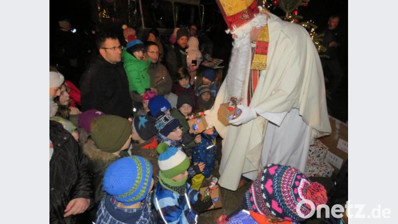 Alle Kinder bekamen ein Geschenk. Bild: adj