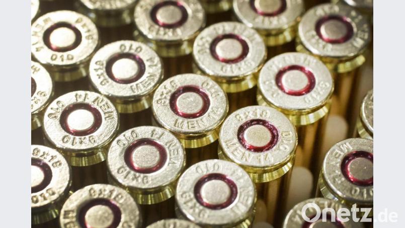 Die Polizei stellte 3500 Schuss Munition für Kurz- und Langwaffen sowie mehrere Gewehre sicher, für die ein 36-Jähriger aus Regen keine Berechtigung besaß. Symbolbild: Thomas Frey