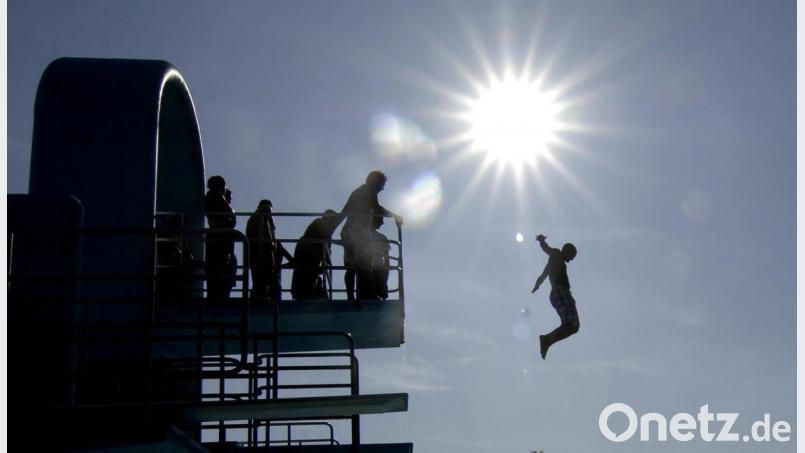 Heiß und hell: Für Sonnenanbeter und Wasserratten wie hier im Amberger Hockermühlbad war das Jahr 2019 in der Oberpfalz ein gutes Jahr. Bild: Alexander Unger