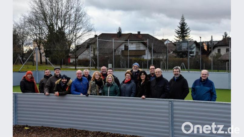 Die CSU-Gemeinderatskandidaten auf dem Erlebnispausenhof der Kümmersbrucker Mittelschule. Bild: Birgit Singer-Grimm