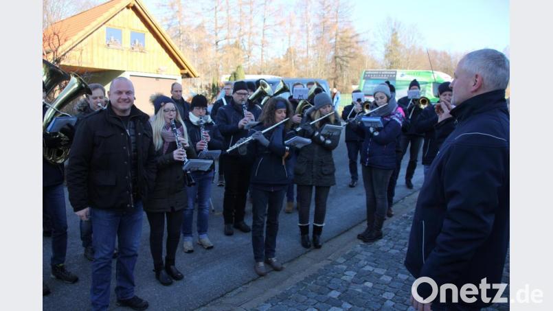 SPD-Stadtrat Michael Wegener freute sich über den Marsch &quot;Prager Gruß&quot;. Bild: kro