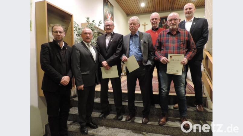Ehrungen zum Jahreswechsel (von links): Militärpfarrer Gunther Nagel, stellvertretender Landesvorsitzender Werner Gebhard, Rudolf Heger (50 Jahre Mitgliedschaft), Manfred Baumgärtner (55 Jahre), Dieter Fischer (50 Jahre), Gottfried Hoppe (40 Jahre) und Vorsitzender Andreas Schulz. Bild: Maul, Ulrike