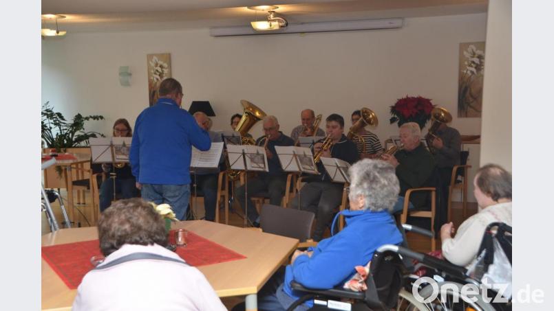 Weihnachtliche Klänge verschickte der Evangelische Posaunenchor noch einmal im Jahr 2019 im Walter-Siegert-Caritasheim. Bild: dob