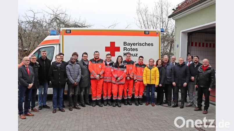 Die SPD-Fraktion um Bürgermeister Peter Lehr (rechts) beim Besuch der Rettungswache Eschenbach. Bild: jma