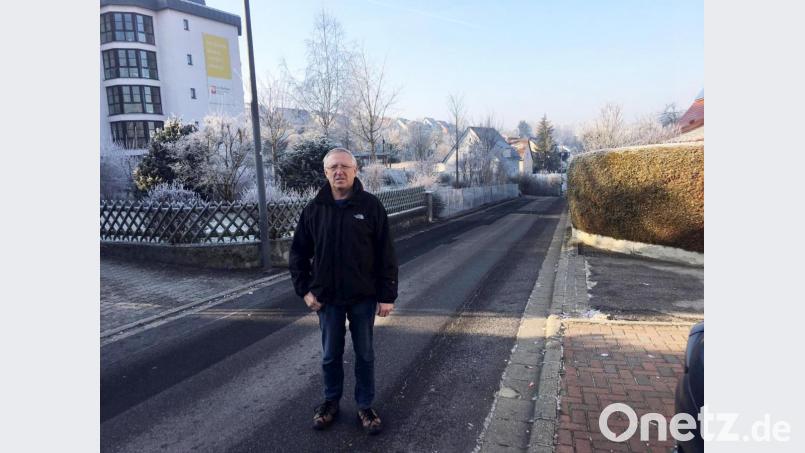 Werner Müller in der Ludwig-Thoma-Straße, die von der Goethestraße abzweigt: Auch dort kommt es oft zu bedrohlichen Situationen. Bild: exb