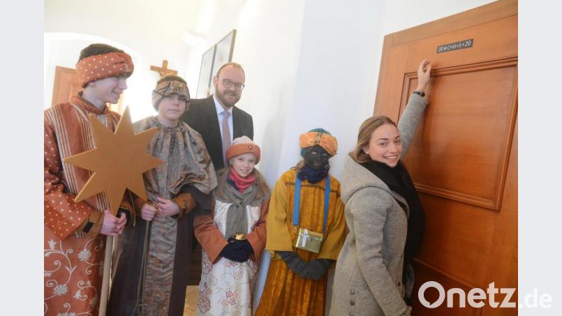 Die Sternsinger von St. Georg zu Besuch bei Landrat Andreas Meier. Bild: Gabi Schönberger