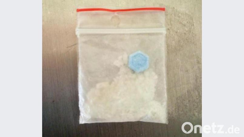 1,4 Gramm Crystal Meth und eine Ecstasy-Tablette fanden Bundespolizisten bei der Kontrolle eines jungen US-Bürgers, der an Neujahr mit dem Zug von Tschechien in die Oberpfalz einreiste. Bild: Bundespolizei