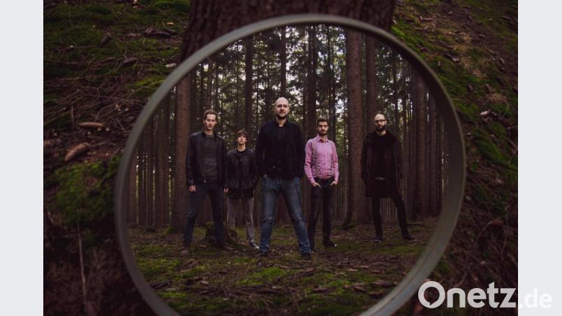 „Another Me“, das andere Ich. Neue Ideen der Selbstbespiegelung präsentieren die „404 Whizzkids“ ab März mit ihrem neuen Album. Bild: exb/Dominik Schelter