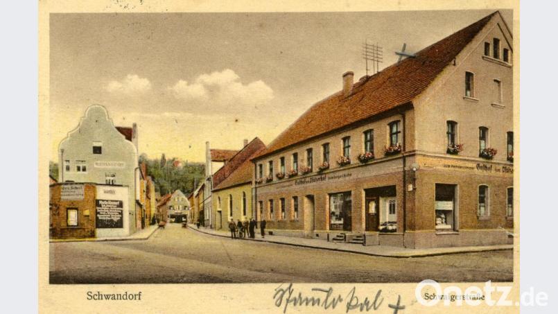 Die Schwaigerstraße mit der Gaststätte „Pfälzerhof“ (rechts) an der Ecke zur Postgartenstraße. Später stand an dieser Stelle das sogenannte Habermeier-Haus. Bild: exb/Stadtarchiv