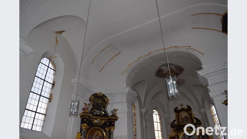 Deutlich erkennbare Risse im Kirchenraum veranlassten zum Handeln. Bild: Winter, Elfriede