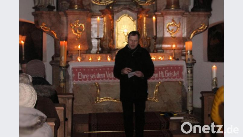 Pfarrer Werner Sulzer konnte eine stattliche Anzahl von Gläubigen auf dem Kreuzberg begrüßen. Bild: bjo