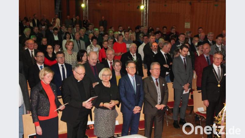 Mit der gemeinsam gesungenen Bayern- und Deutschland-Hymne endete der Neujahrsempfang. Bild: kro