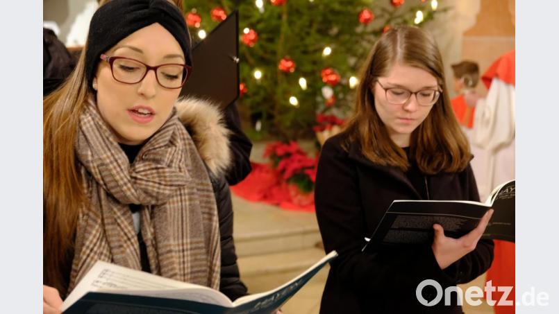 Prädestiniert für das weiche Kolorit der Haydnmesse zeigen sich die Gesangssolistinnen Anna Ott (links) und Teresa Trummer. Bild: do