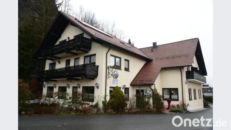 Im Gasthof "Bergstüberl" bleibt ab 8. Januar die Küche kalt. Anton und Elisabeth Bodenmeier ziehen sich als jahrzehntelange Gastgeber im Gasthof neben der Basaltwand und der grandiosen Aussicht in den Landkreis Neustadt und in Richtung Weiden zurück. Bild: bey