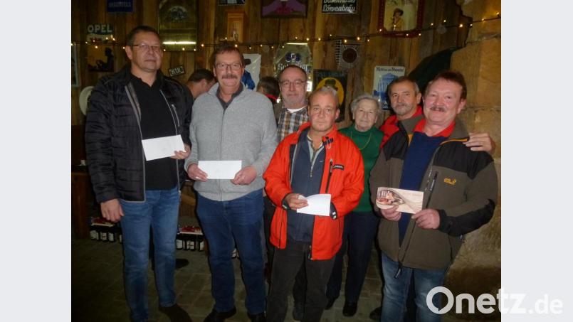 Die glücklichen Gewinner mit Präsident Wolfgang Koppmann (Zweiter von rechts). Bild: bk