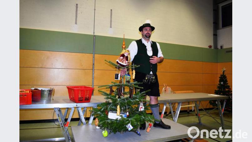 Für einen guten Zweck: Markus Gais bringt alles an den Mann. Bild: oe