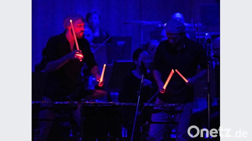Bild: Hartl
Neujahrskonzert 
Hofer Symphonikern und dem preisgekrönten Percussion-Duo Double Drums 
Double Drums
Alexander Glöggler
Philipp Jungk Bild: Petra Hartl