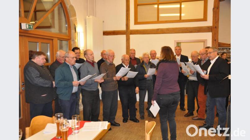 Der Sängerbund unter Leitung von Andrea Kraus bereicherte mit seinem Gesang den Neujahrsempfang. Bild: ak